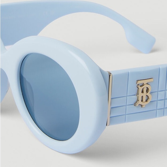 Burberry Sunglasses, New 240 - Picture 7 of 8